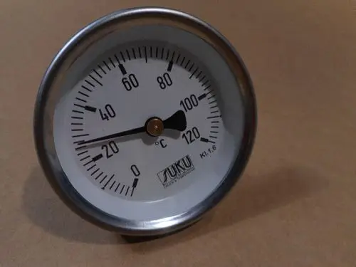 Temperaturanzeiger mit einem Bereich von 0 bis 120 °C, markiert mit der Marke Remeha, auf einem hellen Hintergrund.